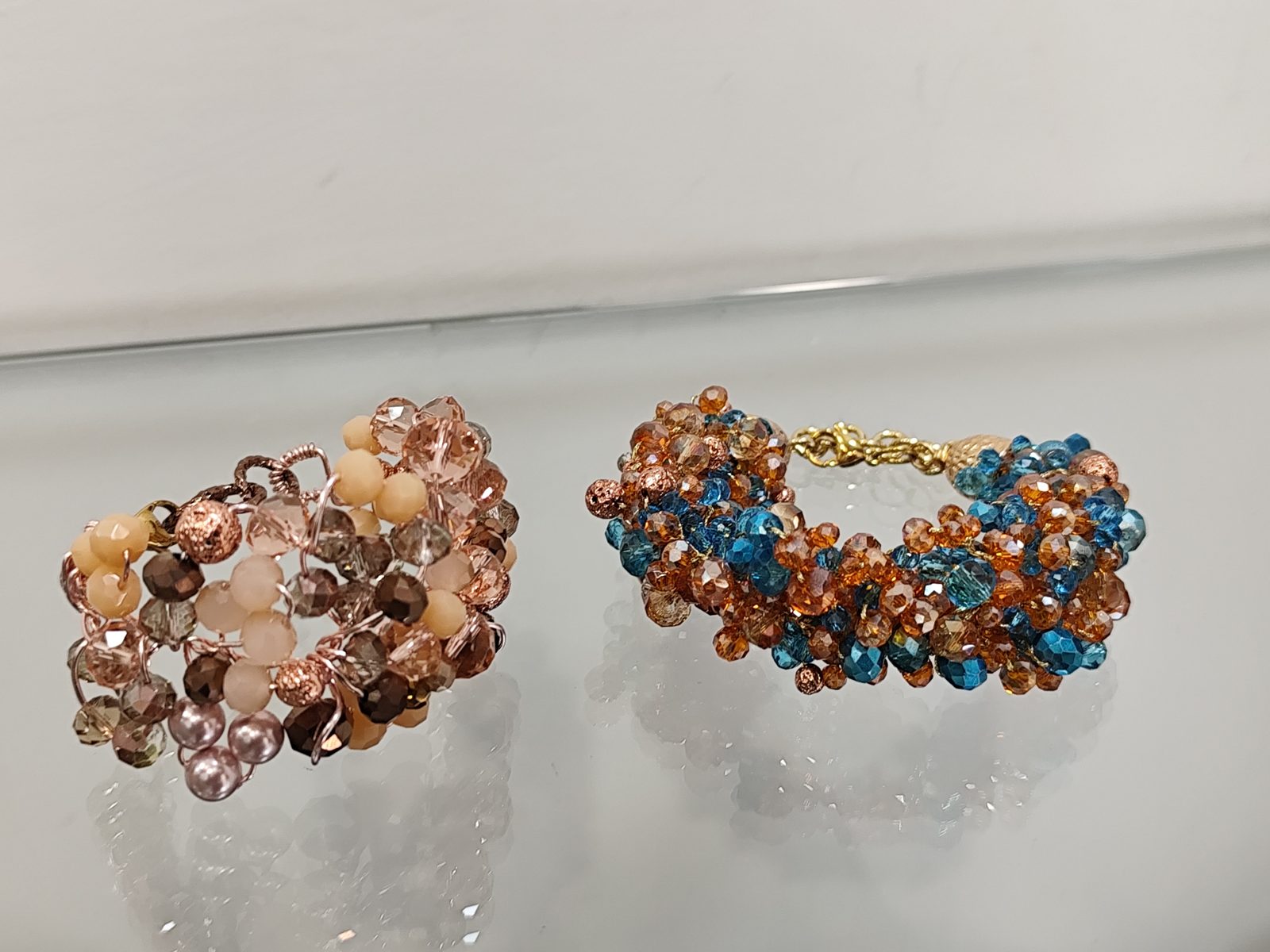 Bracciali artigianali con pietre e cristalli