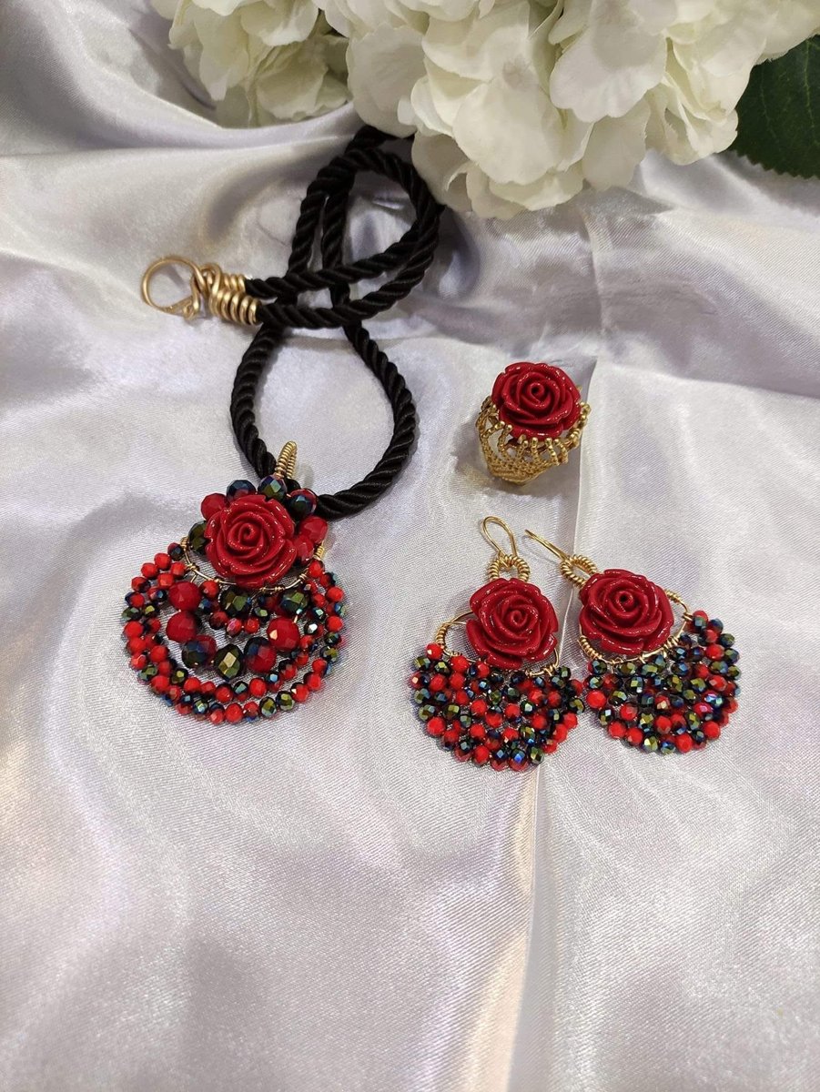Parure rossa con rose in resina