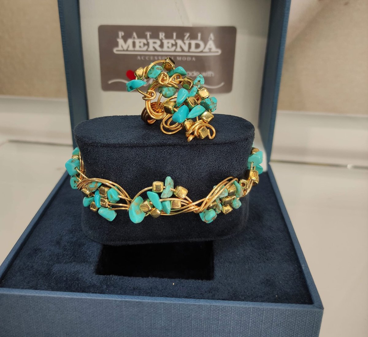 Bracciale e anello con chips in pasta di turchese