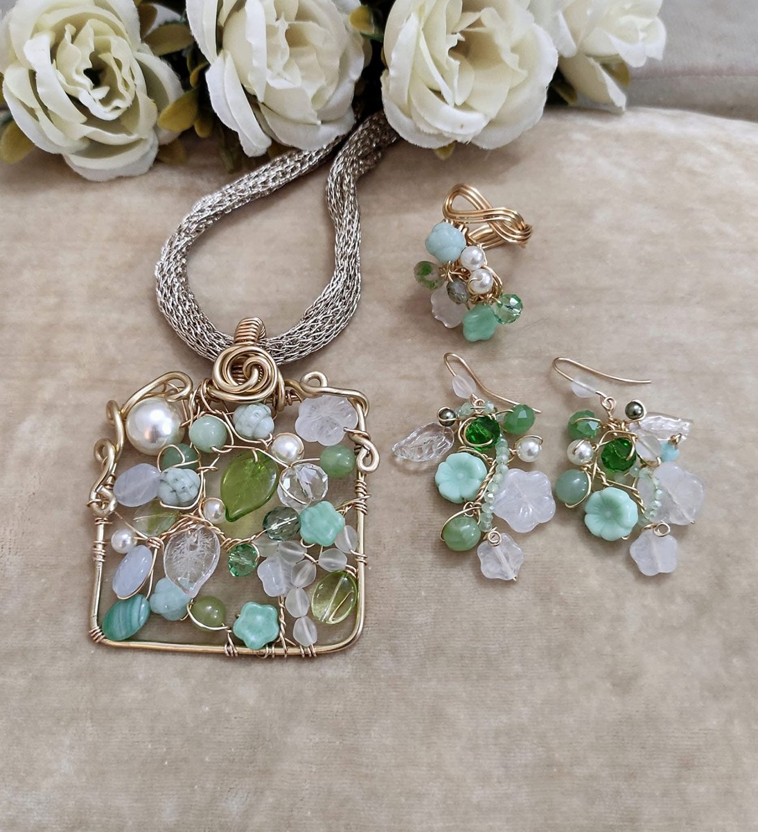 Parure ciondolo quadrato, anello e orecchini