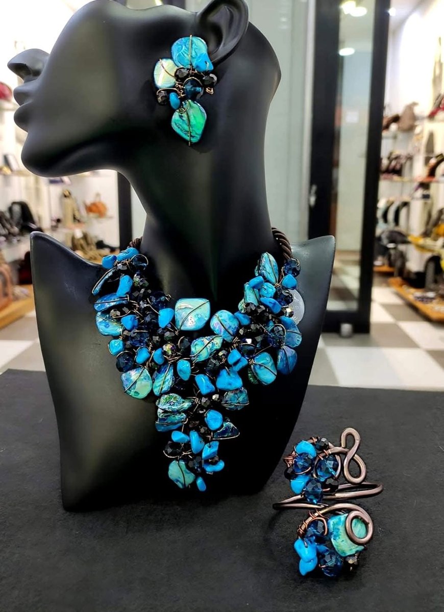Parure pettorale con bracciale collana e oreccini