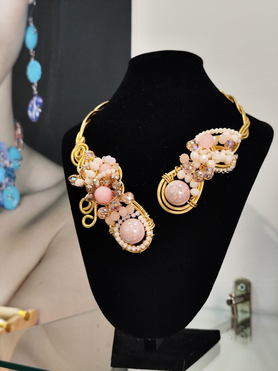 Collana in wire rosa cipria