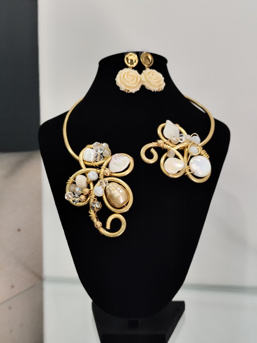 Parure collana e orecchini in wire colore avorio