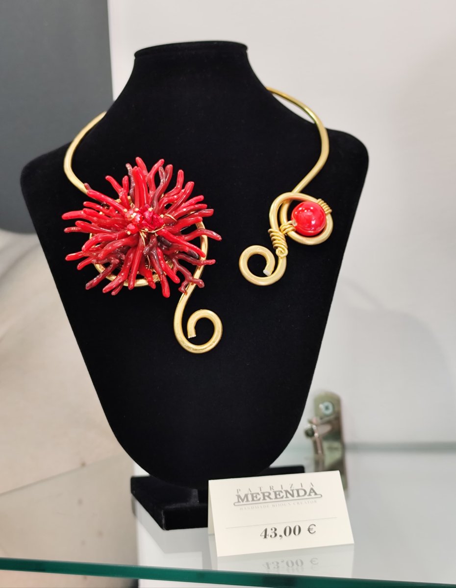 Collana in wire com rametti in resina