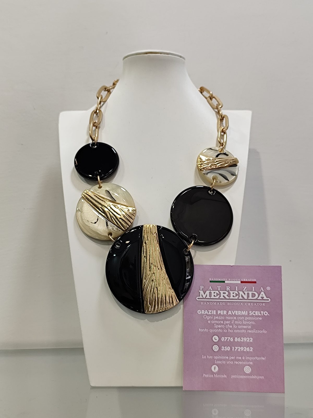 Collana in resina