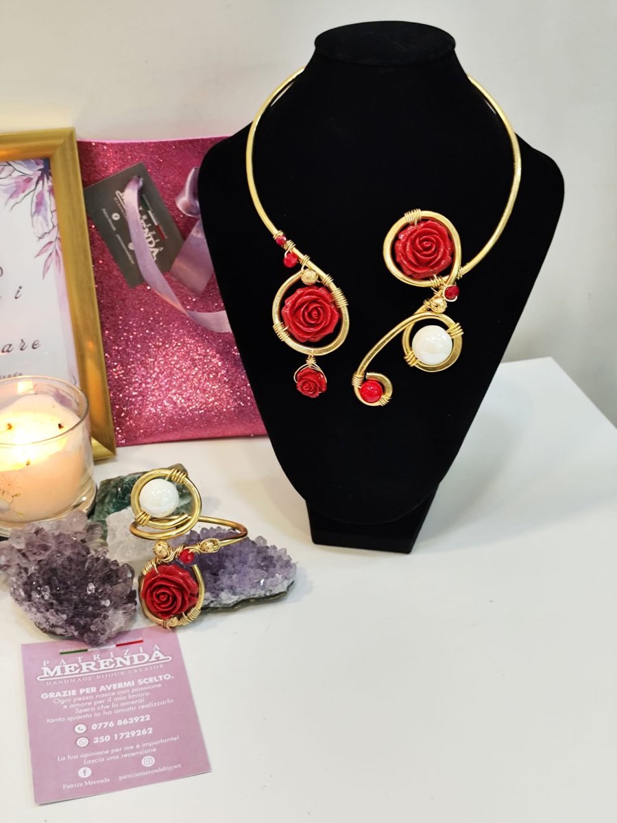 Girocollo e bracciale in wire con rose in resina e ceramica