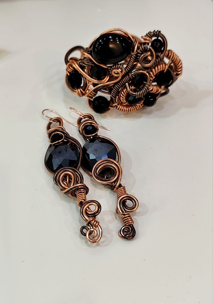 Bracciale e orecchini con onice e cristalli