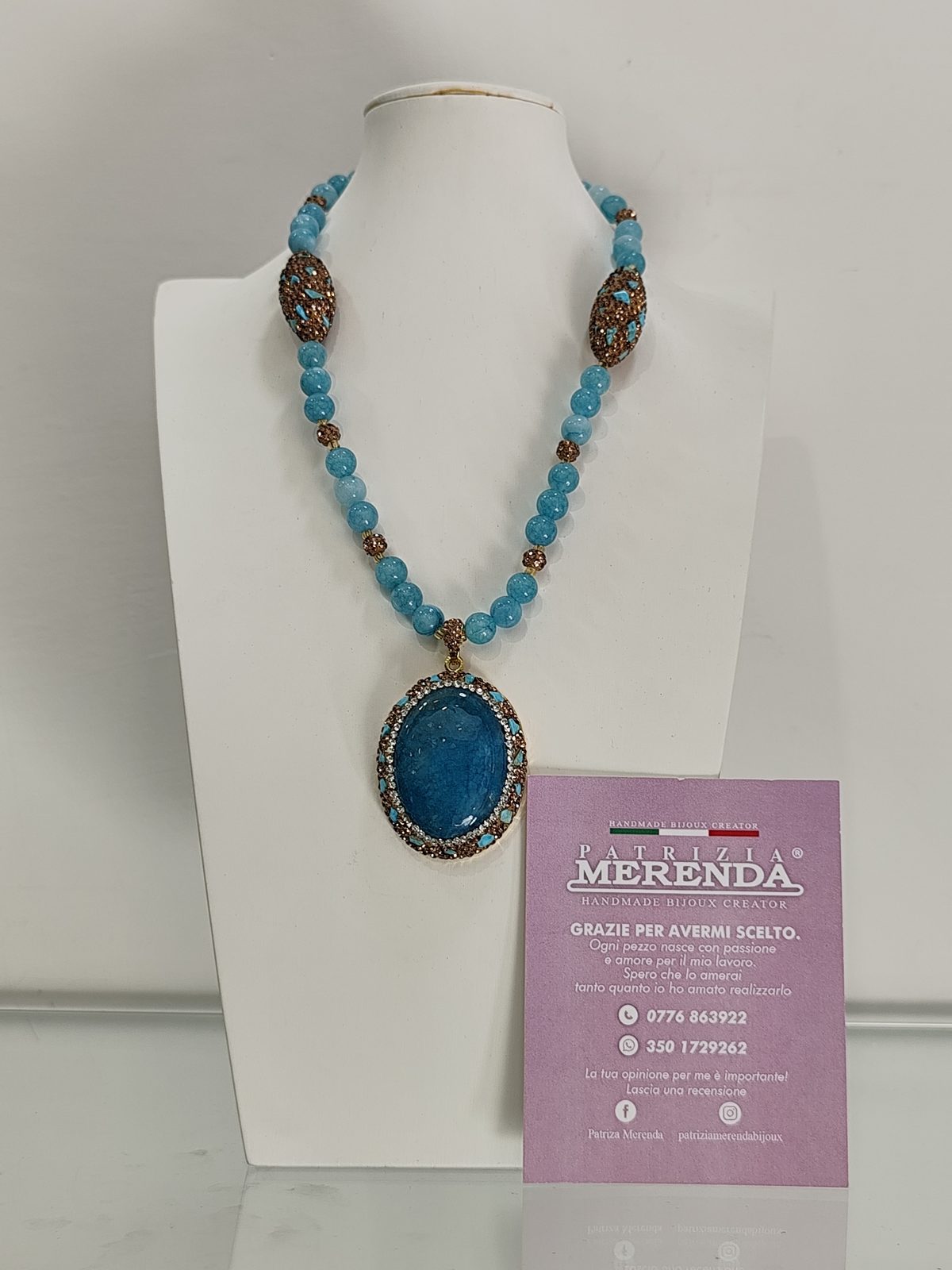 Collana con pietre dure e strass