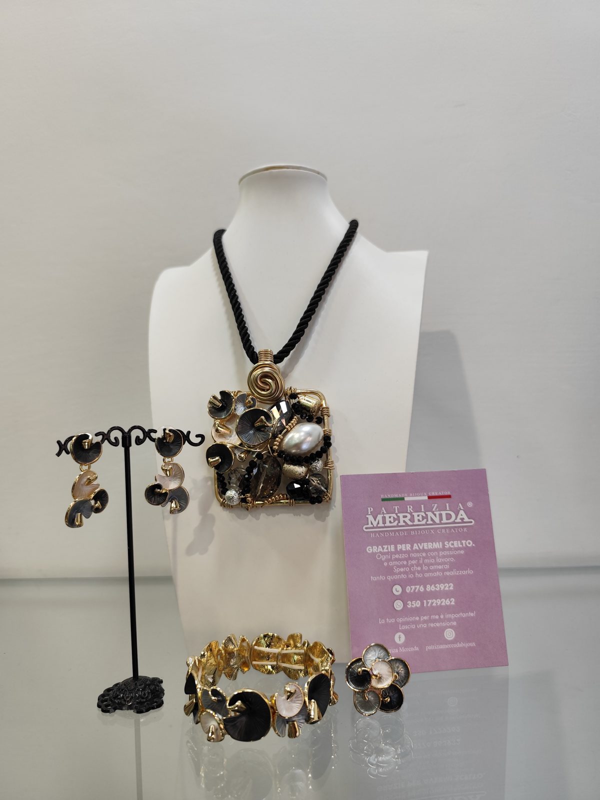 Collana con pendente con mix di cristalli e perle