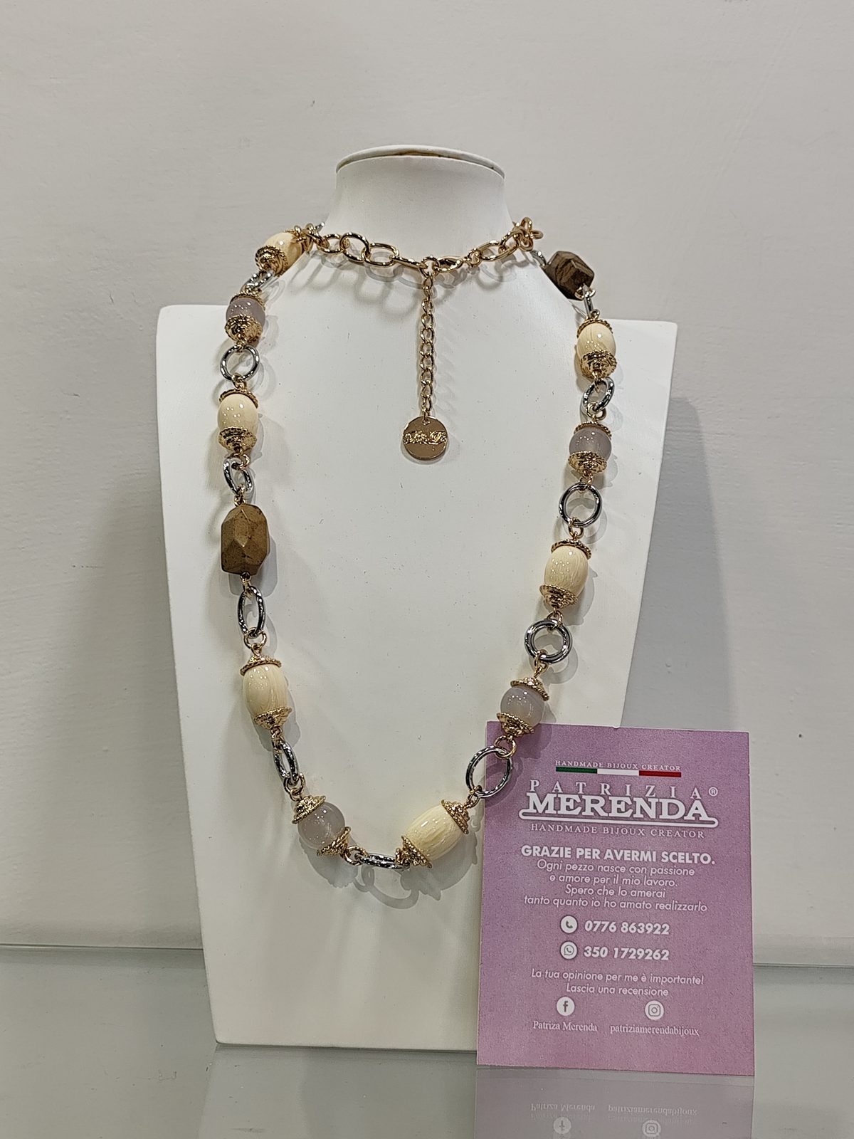 Collana con cristalli e pietre