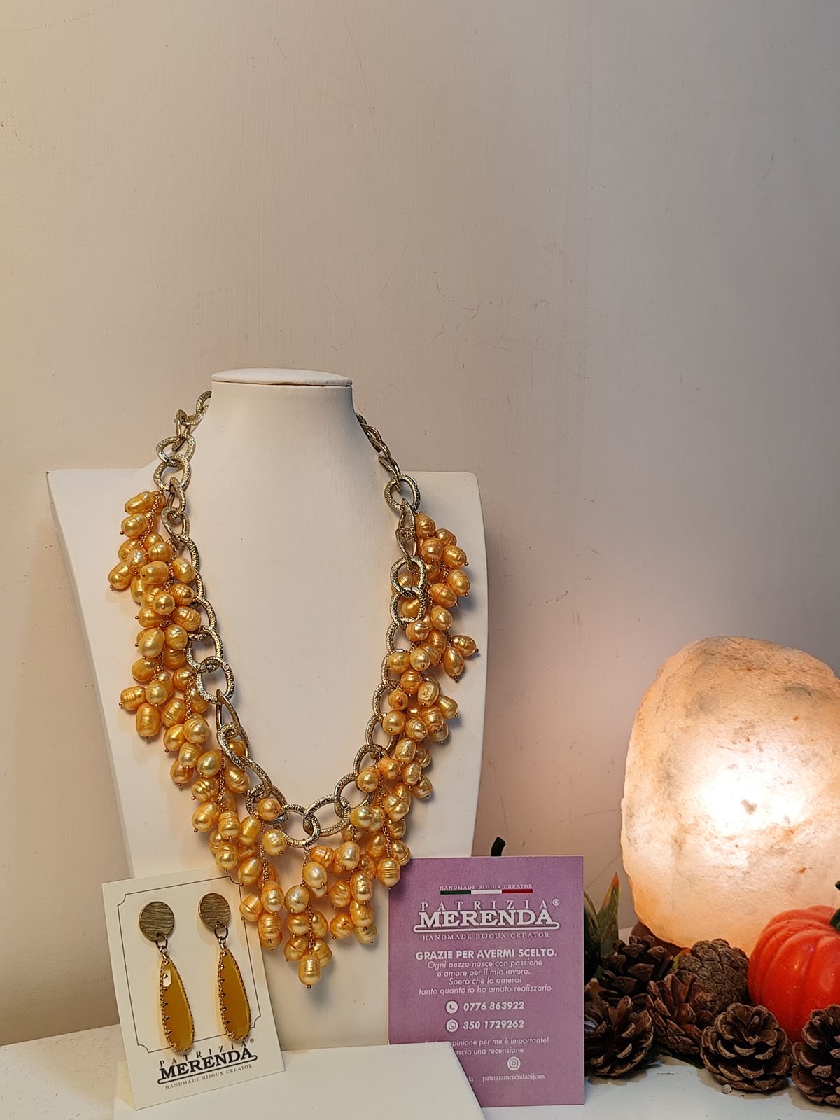 Collana con pietre cerate