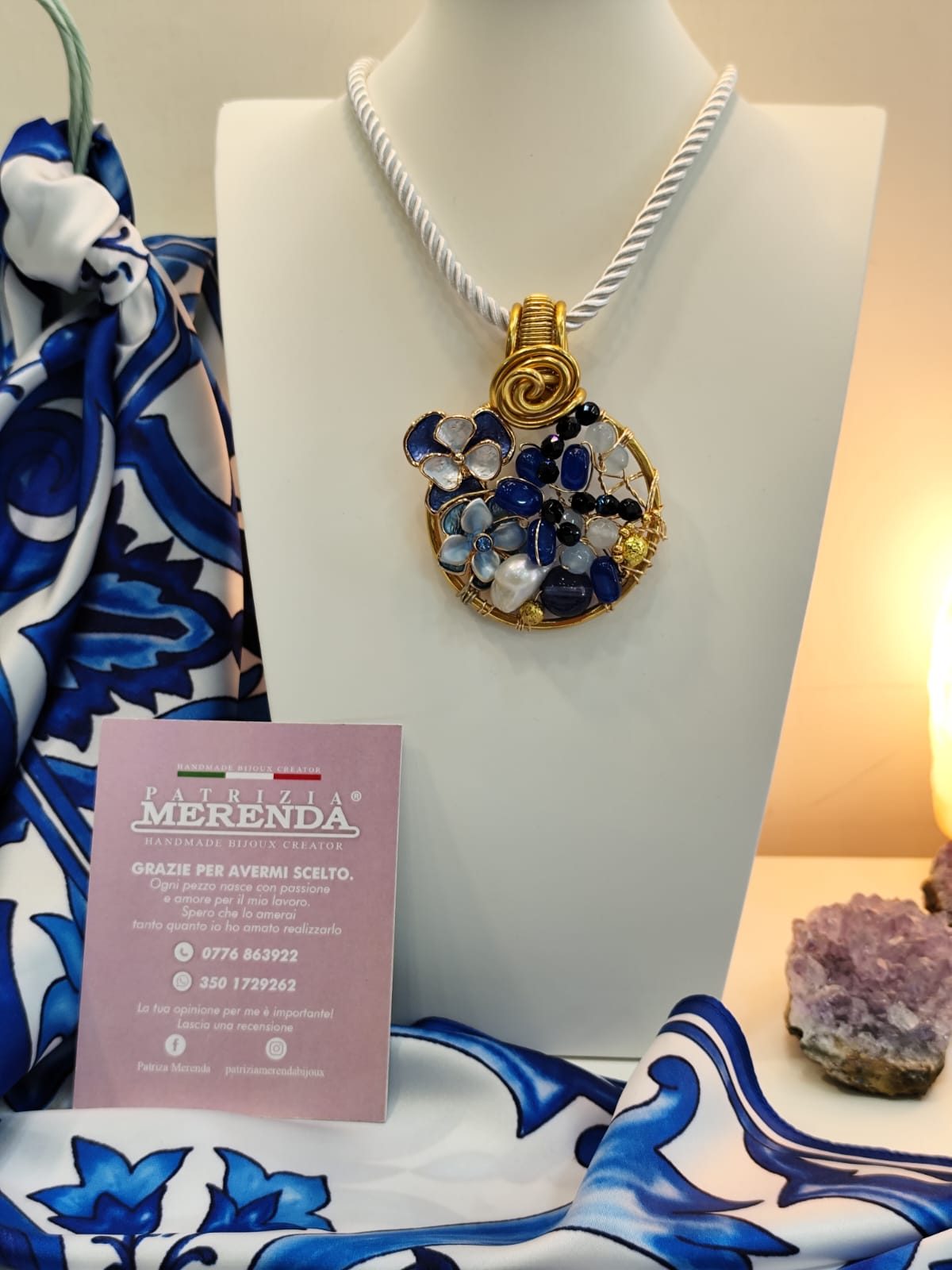 Collana rotonda blu