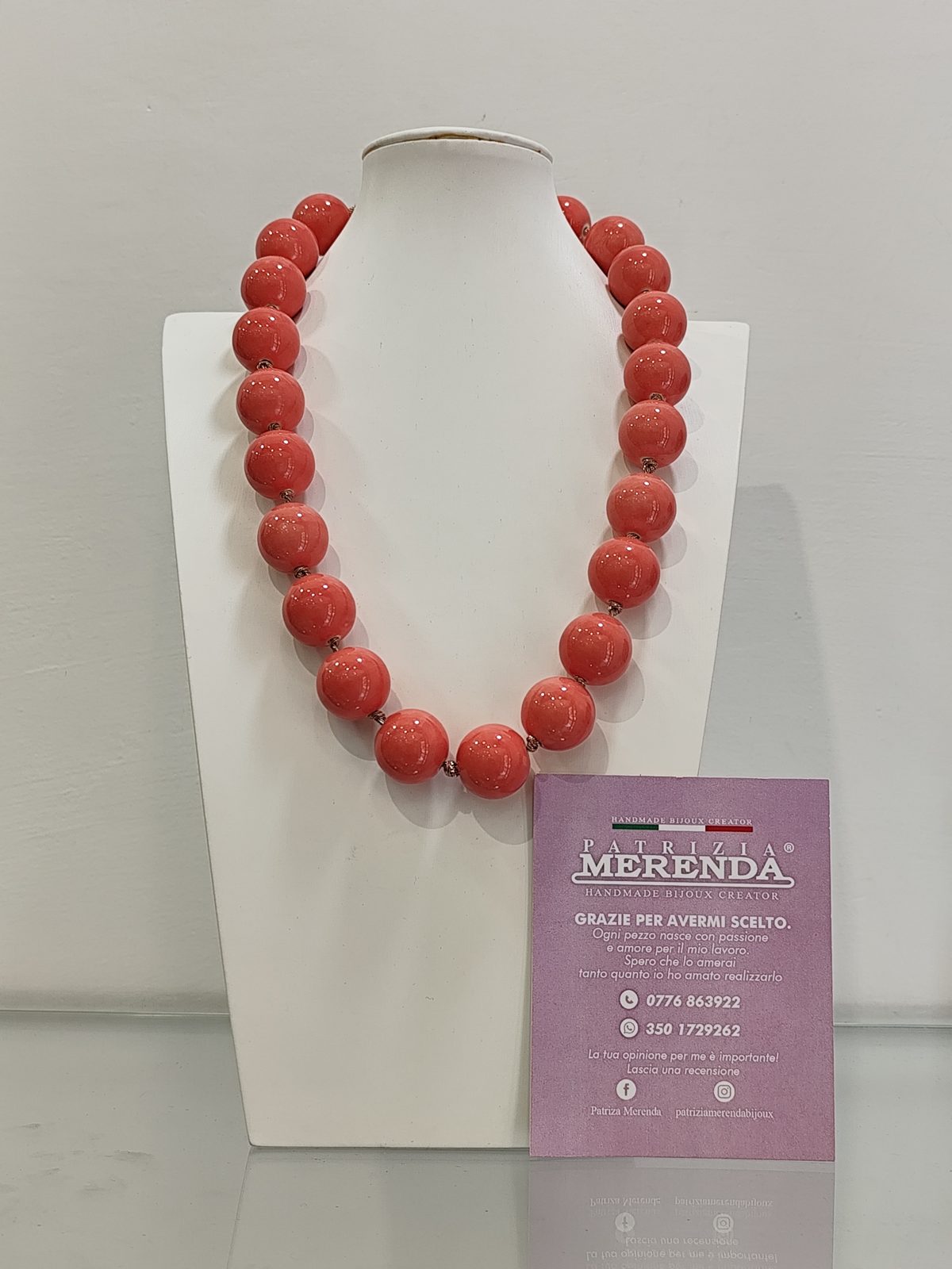 Collana con perle di ceramica