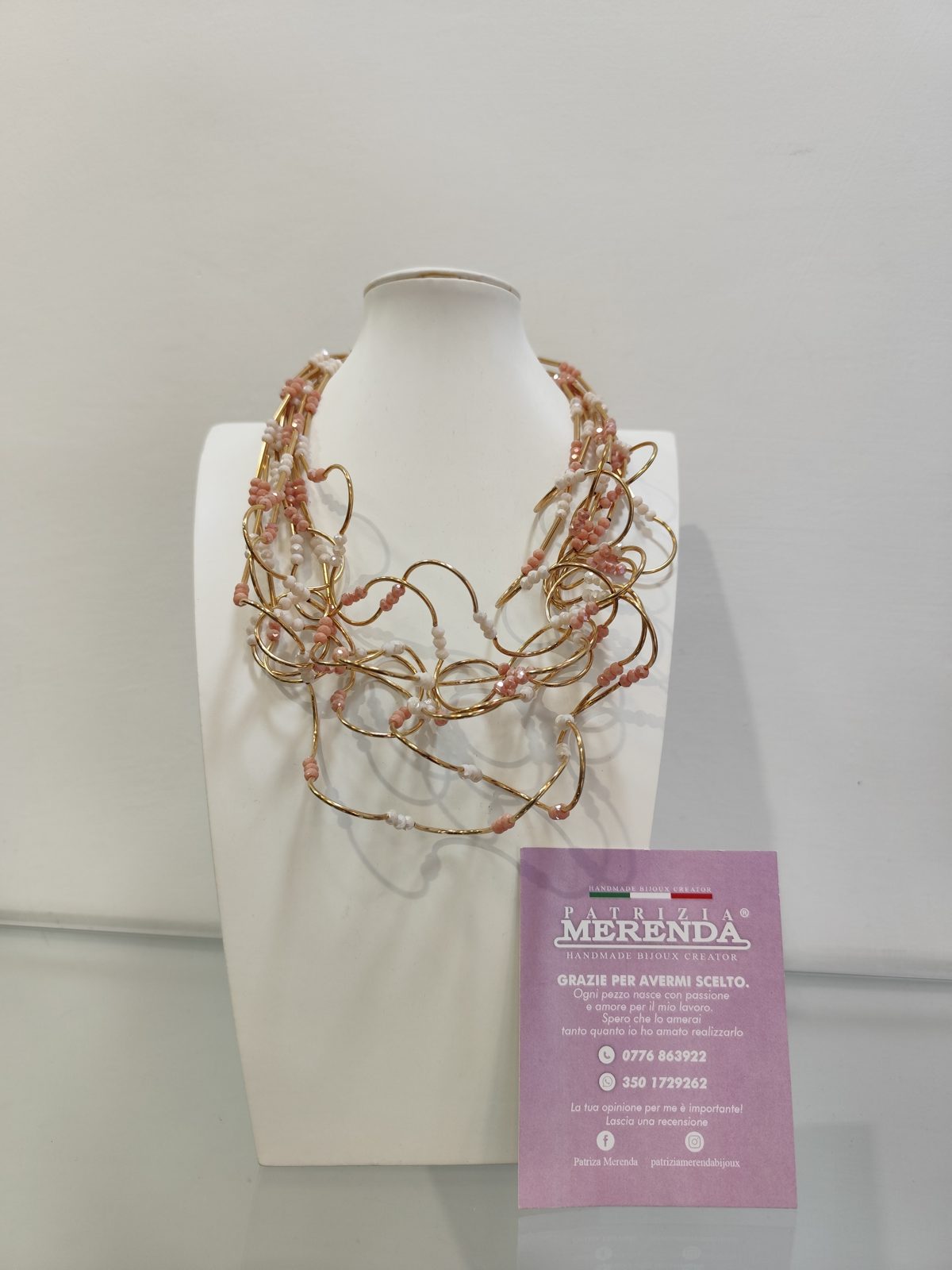 Collana in ottone e perline in vetro
