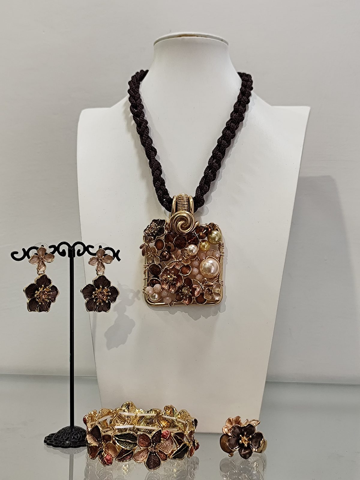 Collana con pendente autunnale